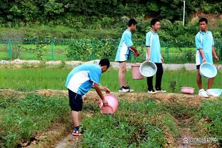 浓眉：伍德和海斯已经要求我带带他们了 这是我的责任